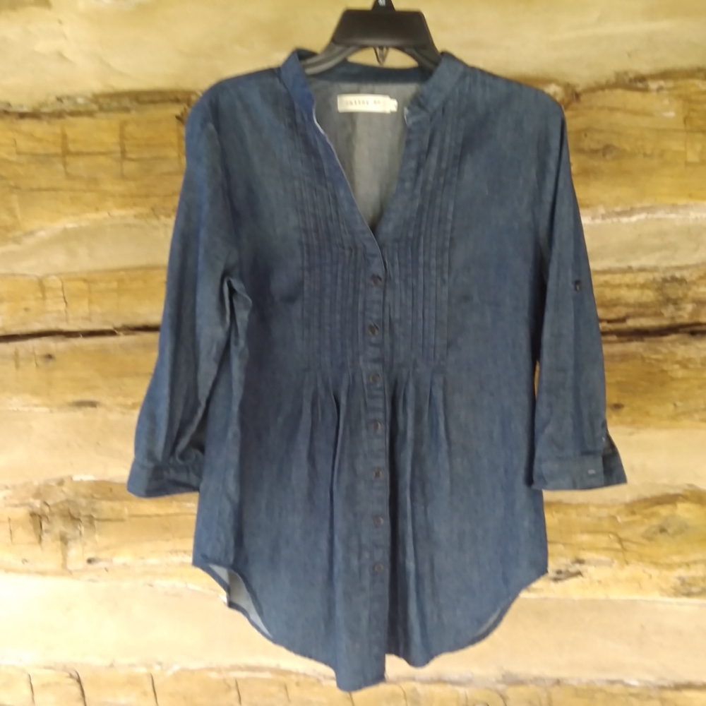 3/$12 Cailey 22 Split Neck 3/4 Sleeve Denim Button Down Shirt Size Small